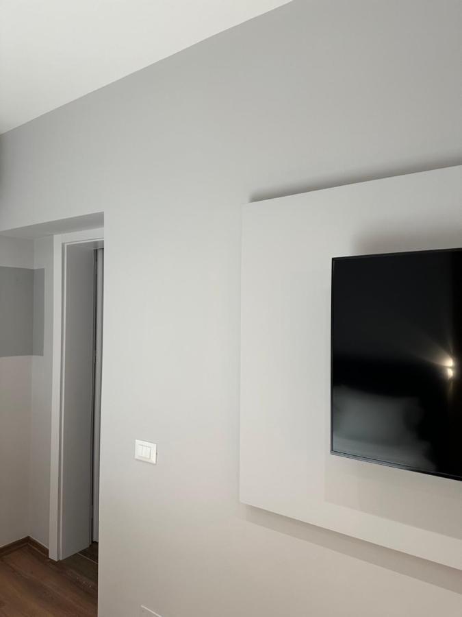 4Seasonsgea , Studio Apartment In Heart Of Tirana Extérieur photo
