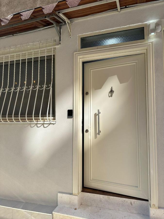 4Seasonsgea , Studio Apartment In Heart Of Tirana Extérieur photo