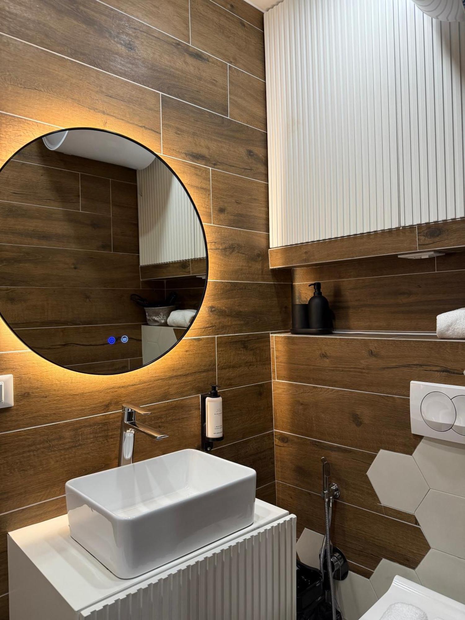 4Seasonsgea , Studio Apartment In Heart Of Tirana Extérieur photo